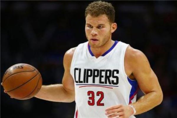 骑士内线组合压制对手